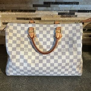 Louis Vuitton, classic, white/gray/tan. One tear.